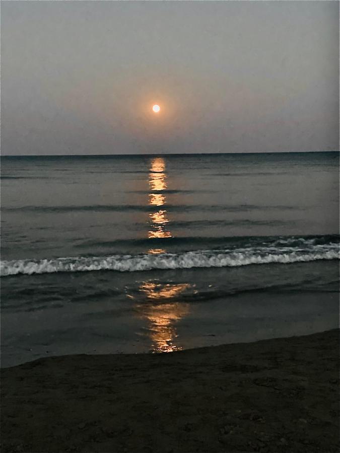 Bali Suites 101 Larnaca Esterno foto